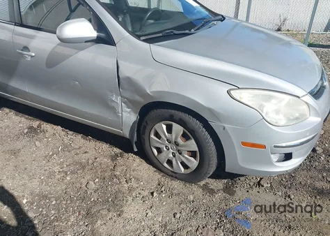 2010 Hyundai Elantra Touring Gls z USA, uszkodzony, nr VIN KMHDC8AE4AU074366